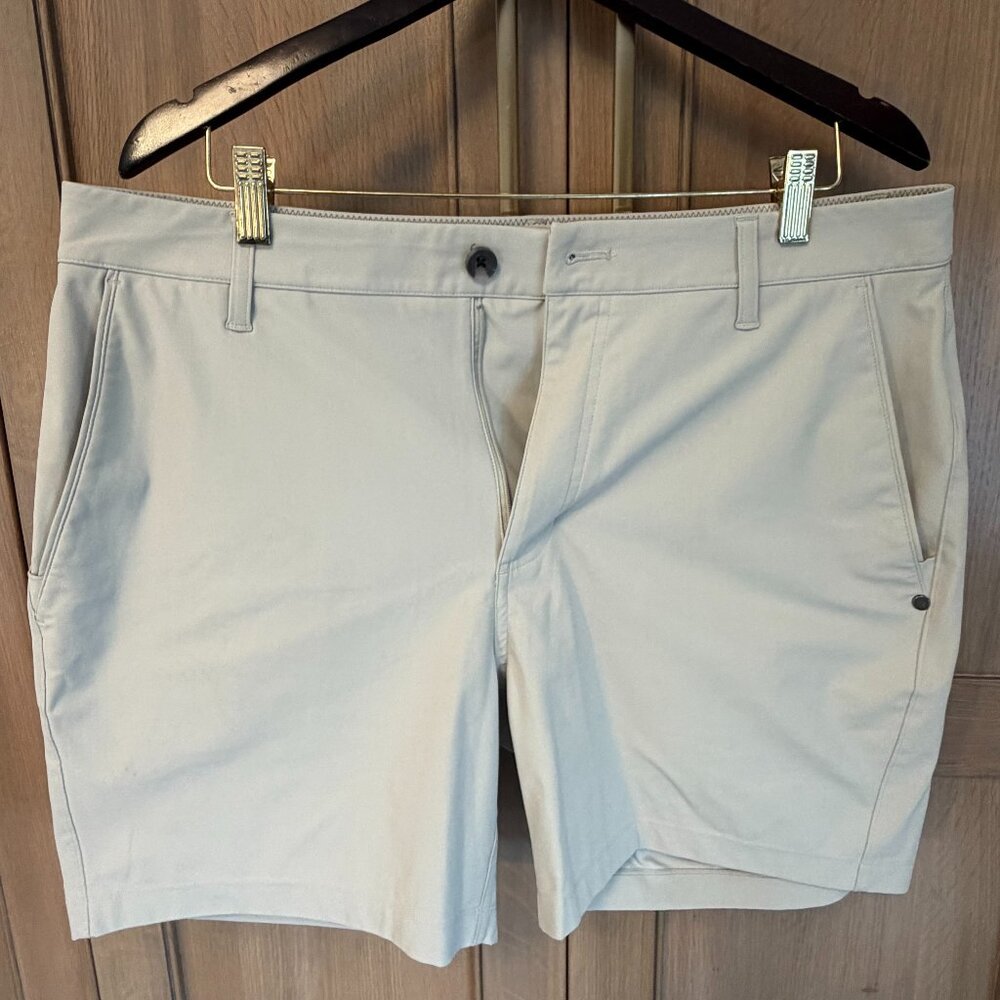 New Arrival Vuori Meta Short 6"